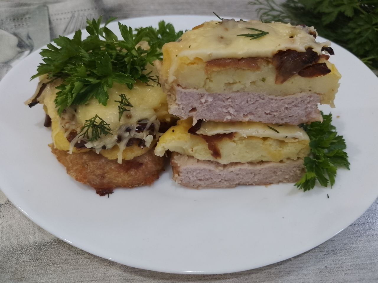 Стожки из мяса, грибов, сыра и картофельного пюре, сытные и аппетитные