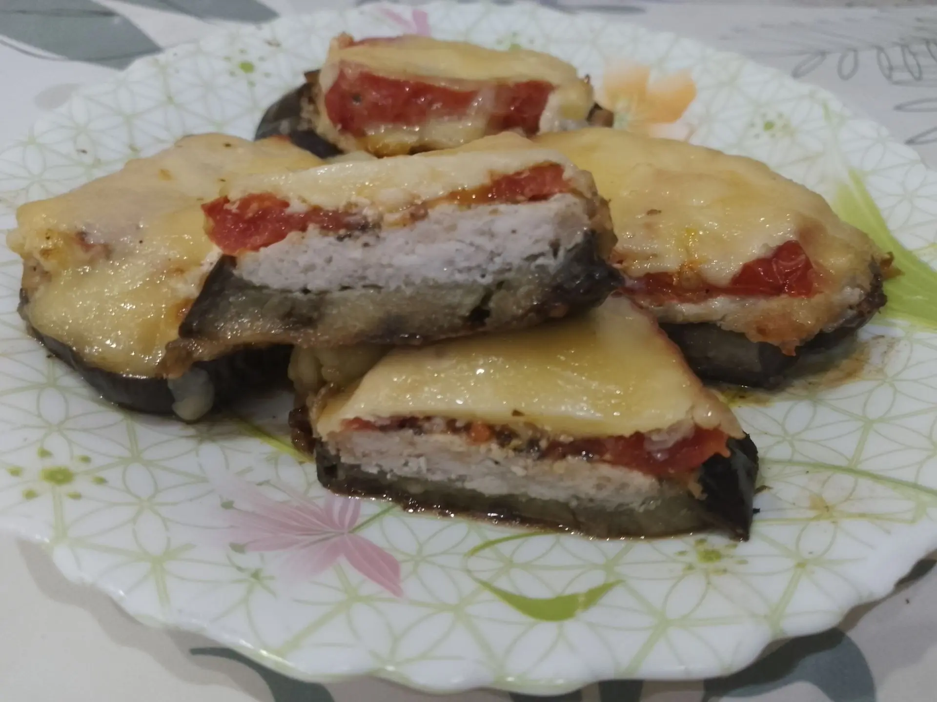 Баклажаны запеченные в духовке с фаршем, сыром и помидорами: возвращаем в духовку