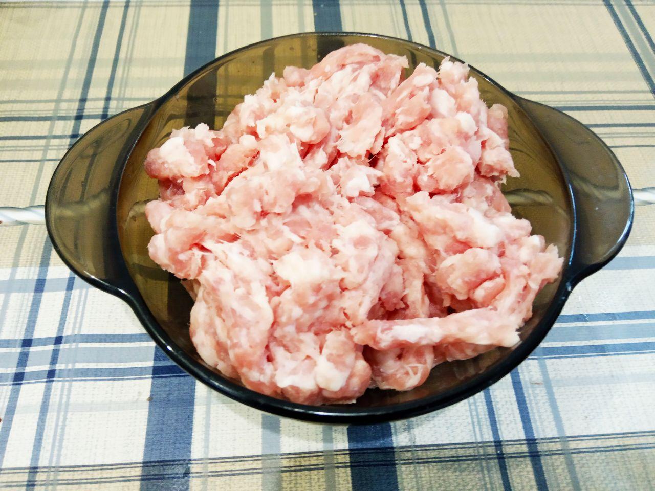 Рисовые котлеты с мясом, просто и вкусно: Мясо подойдет любое, но я больше предпочитаю со свиным мясом, вкусы у всех разные. Мясо промываем,