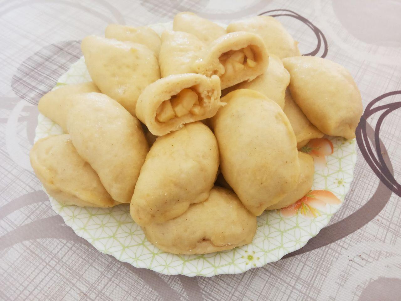 Вареники со свежими яблоками, на пару