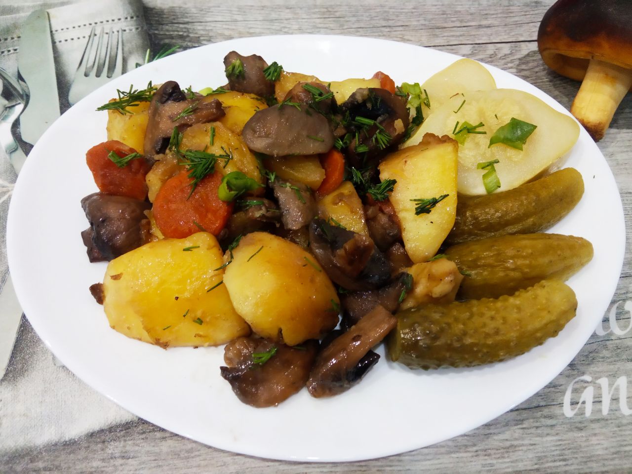 Картофель с грибами запеченный в рукаве для запекания, просто и вкусно
