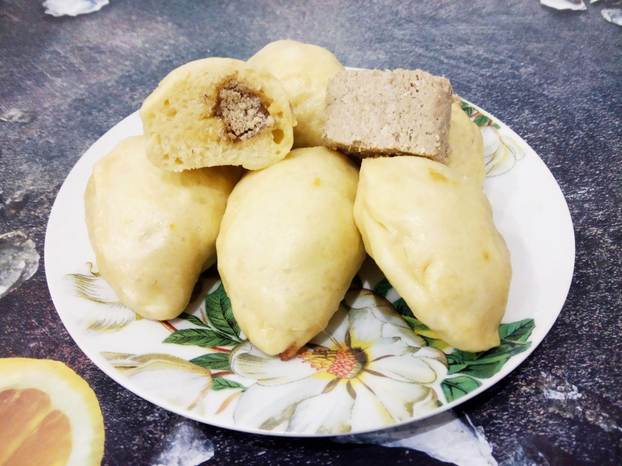 Вареники на кефире с халвой на пару, воздушные и вкусные: Вареники укладываем в пароварку и варим до готовности около 7-10 минут. Я проверяю так, если тесто не