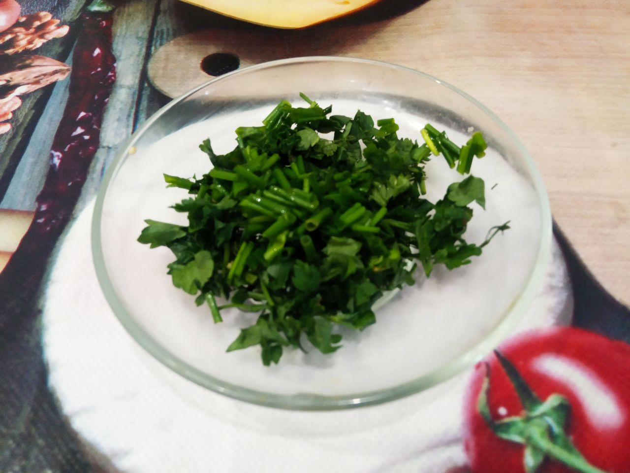 Киноа с мясом и овощами, полезно и сытно: Зелень очищаем, промываем   и мелко нарезаем.