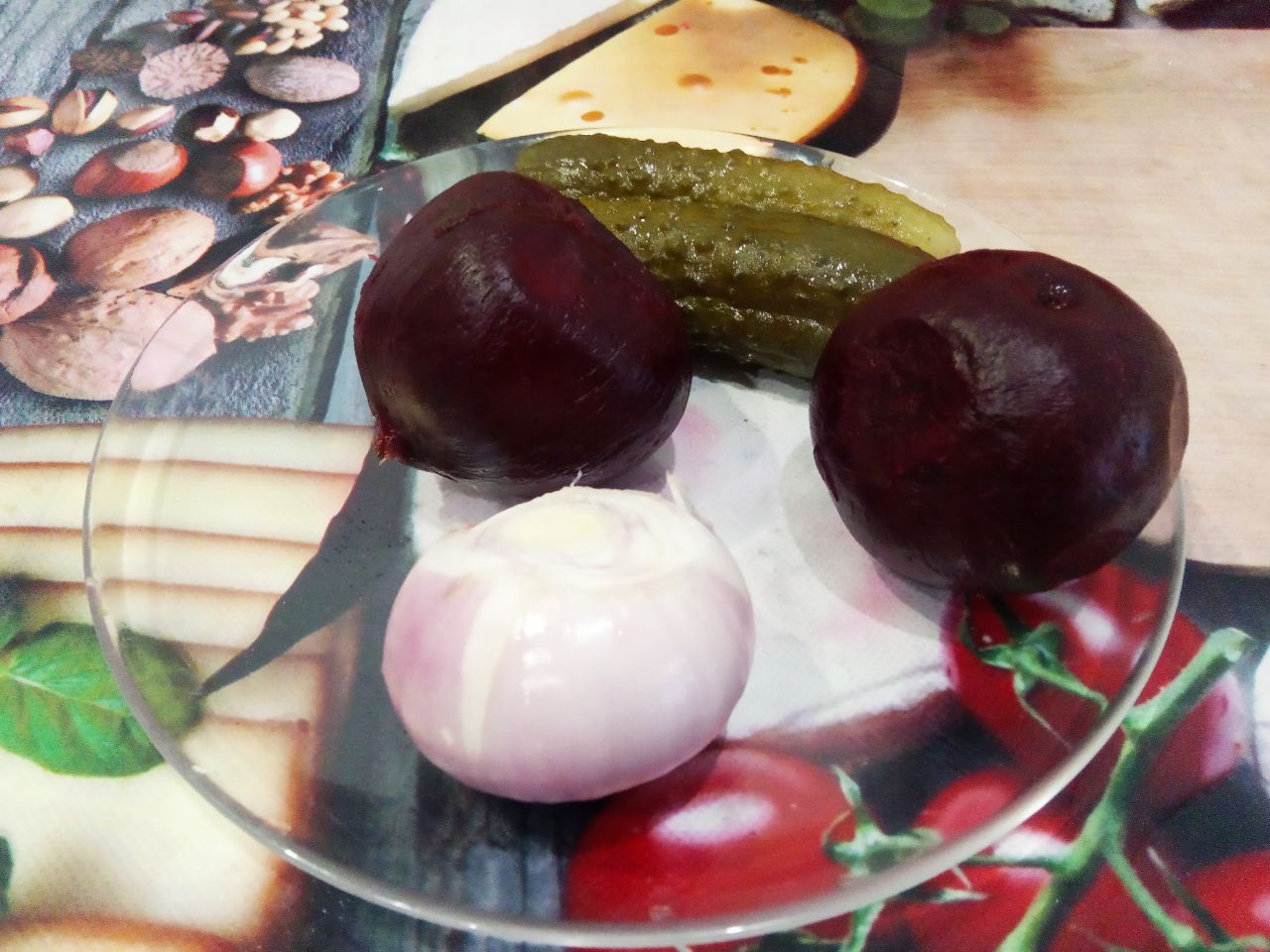 Салат из свеклы, огурцов и лука