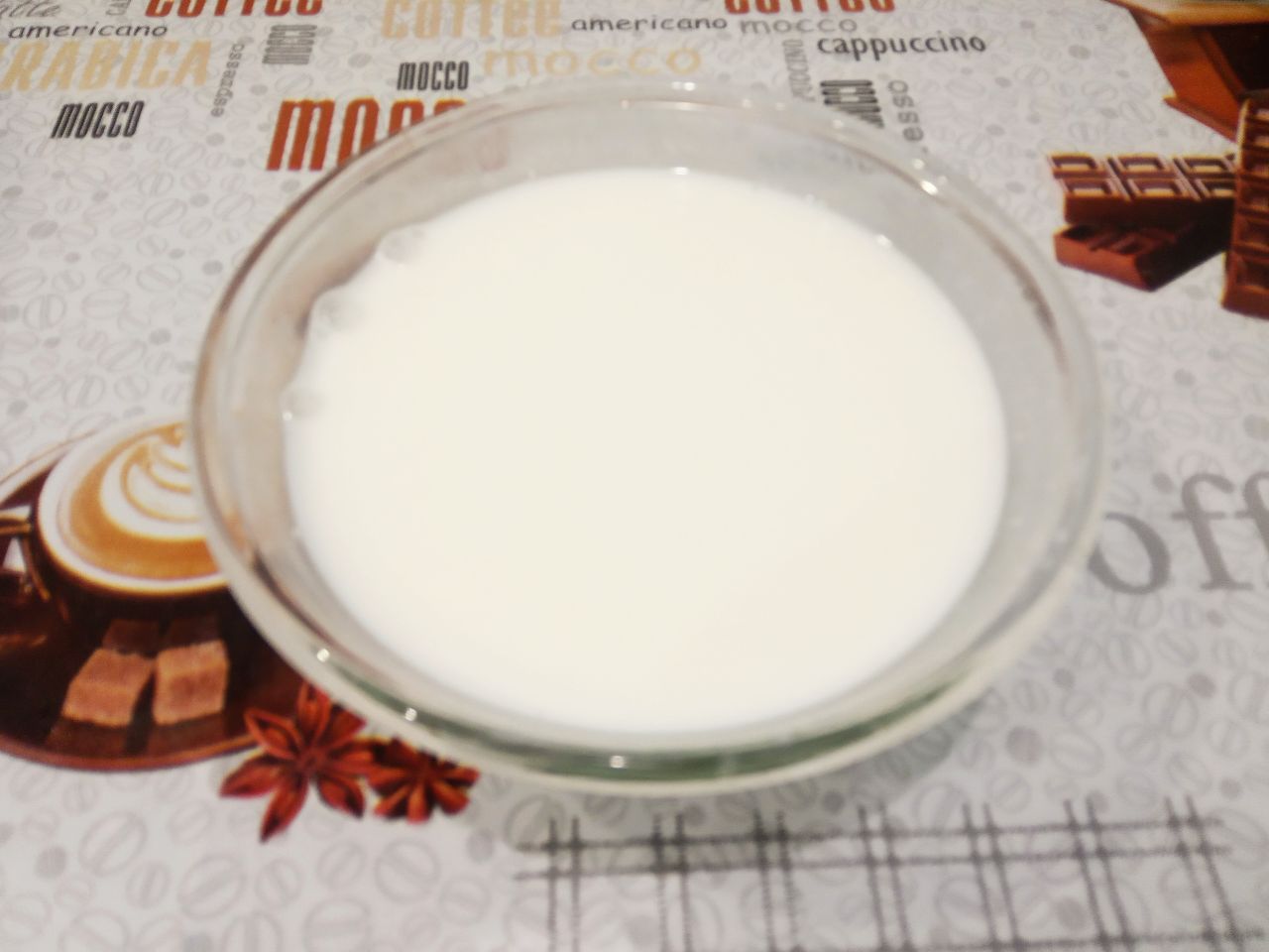 Оладьи пышные, вкусные и аппетитные: Кефир подогреваем, чтобы был более чем теплый.