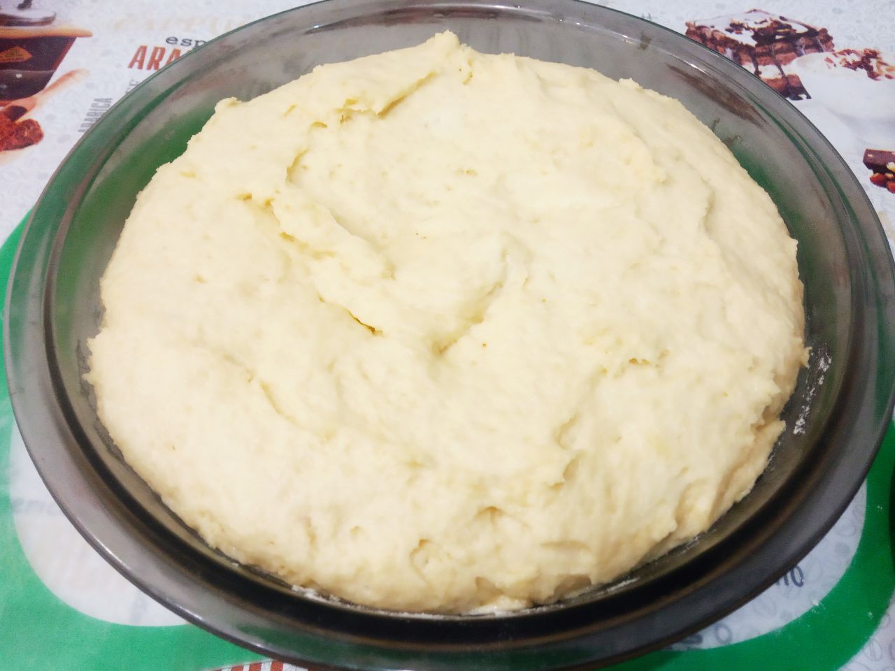 Пирог сдобный из дрожжевого теста с изюмом и мёдом: Тесто накрываем и ставим в теплое место на 1-1,5 часа.