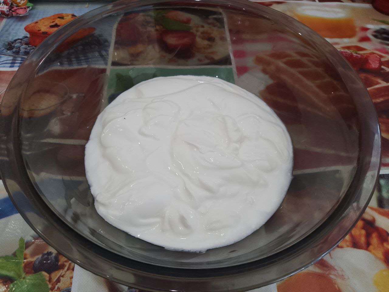 Клубничное желе из ягод клубники и сметаны, нежное и вкусное: Сметану я использовала половину 20 % жирности и половину 15 % жирности, в следующий раз буду использовать все