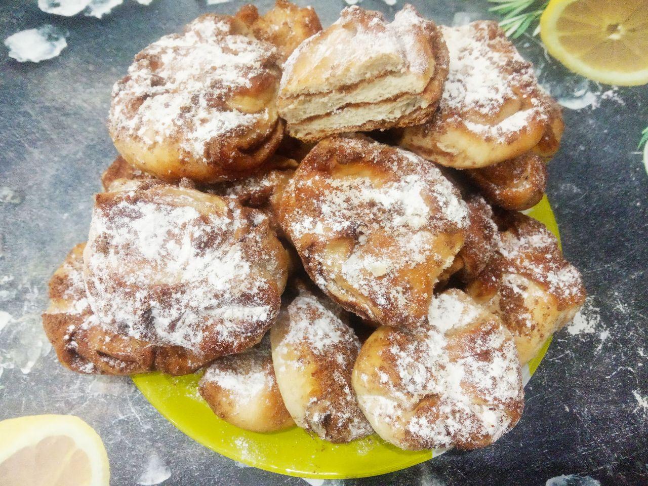 Домашние булочки с начинкой из шоколадной крошки