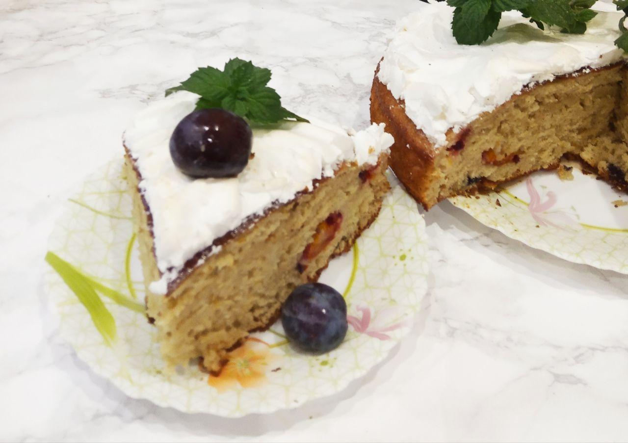 Простой рецепт вкусного пирога на кефире со сливами