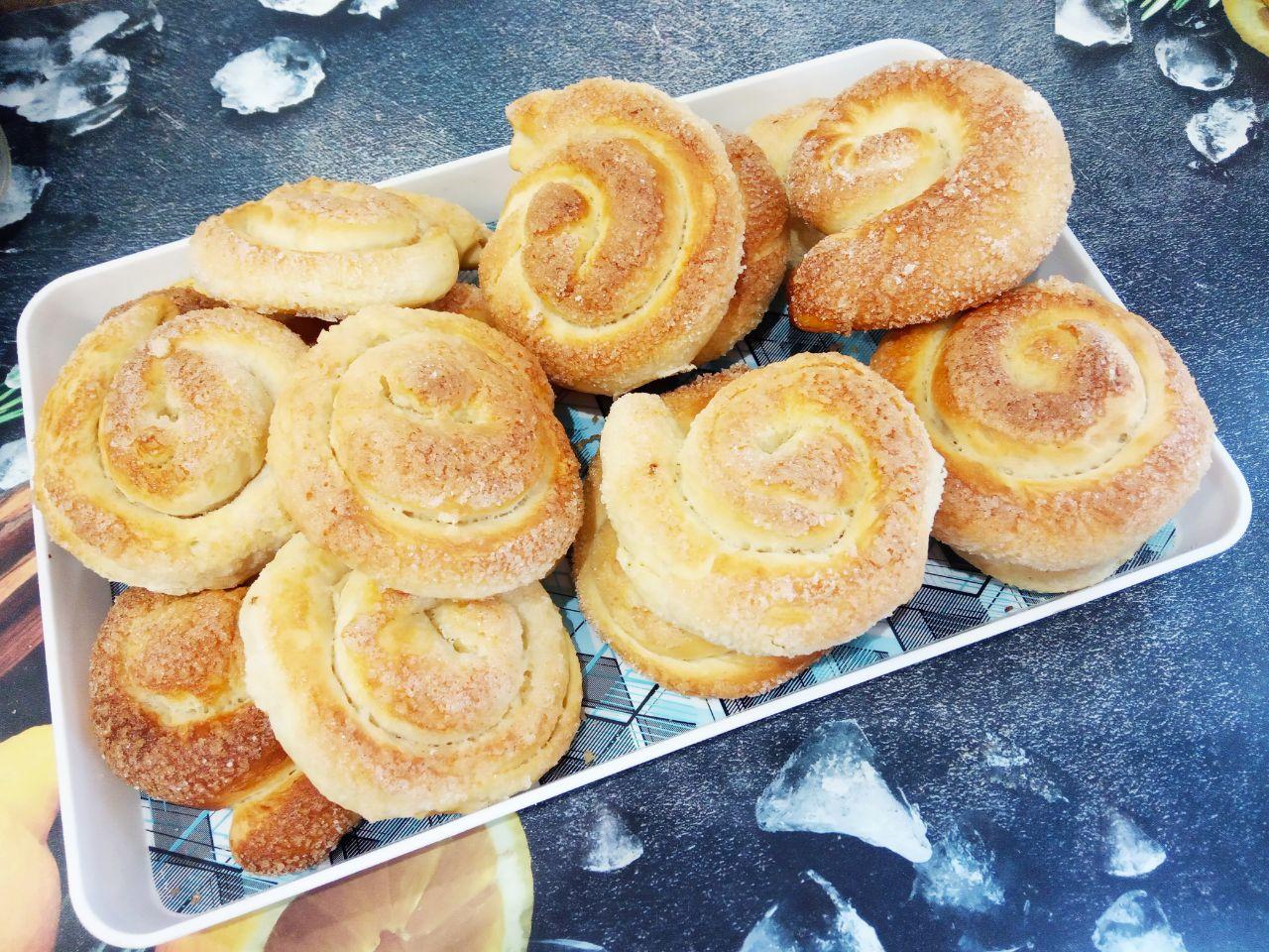 Булочки с сахарной начинкой, просто и вкусно