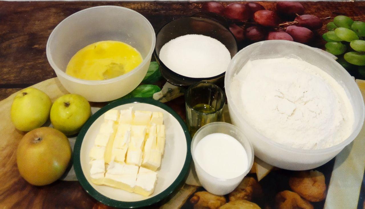 Пряники рассыпчатые, мягкие, с яблоками и в молочной глазури