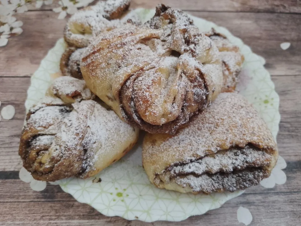 Булочки с начинкой из шоколадной крошки, воздушные и ароматные