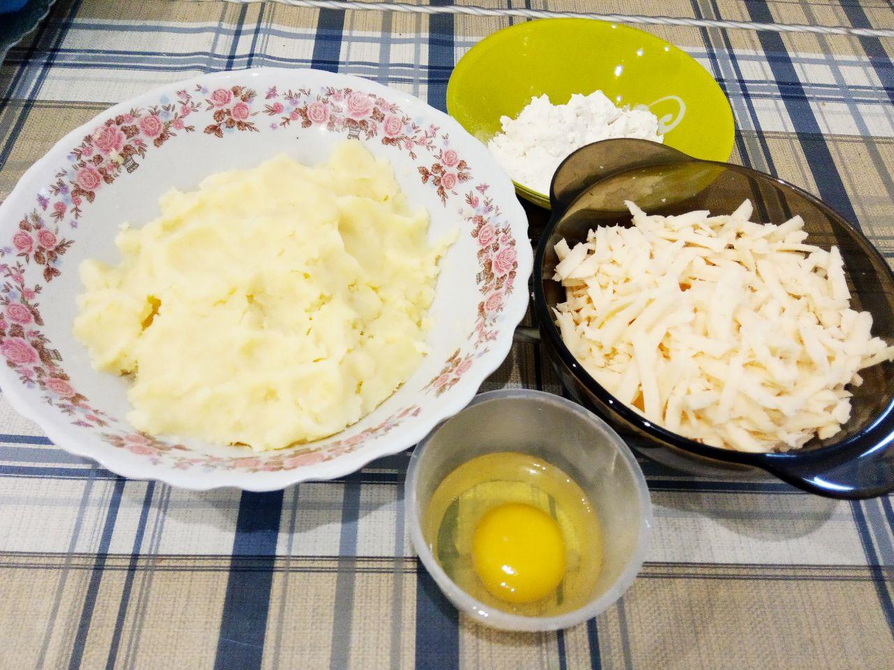 Котлеты картофельные с твердым сыром