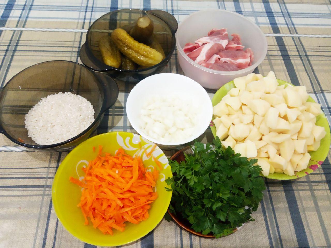 Простой рецепт рассольника с рисом и солеными огурцами
