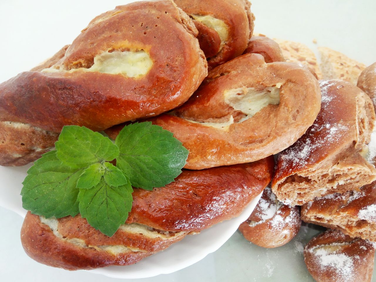 Шоколадные булочки из заварным кремом, нежные и воздушные