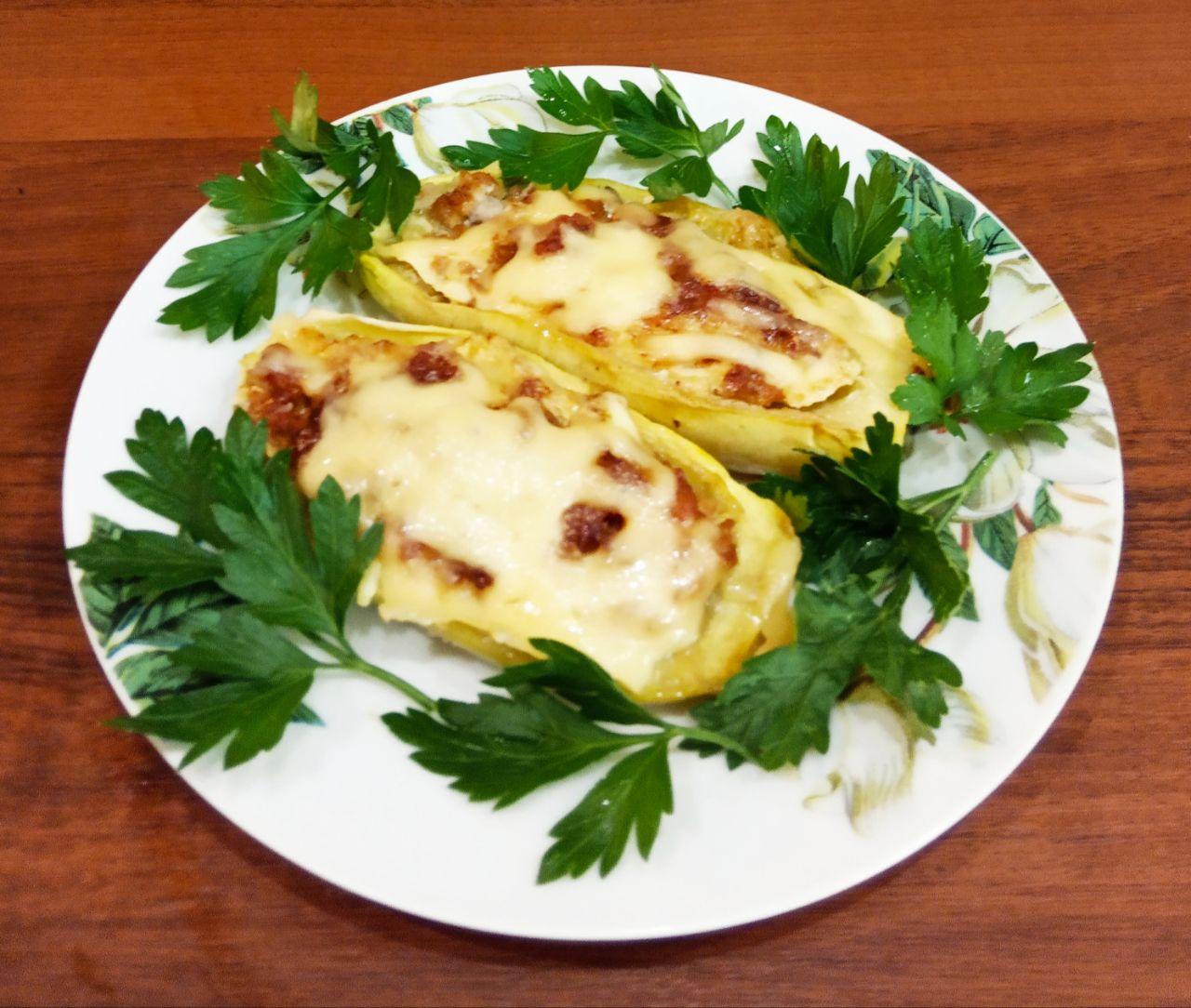 Кабачки фаршированные мясной начинкой и сыром
