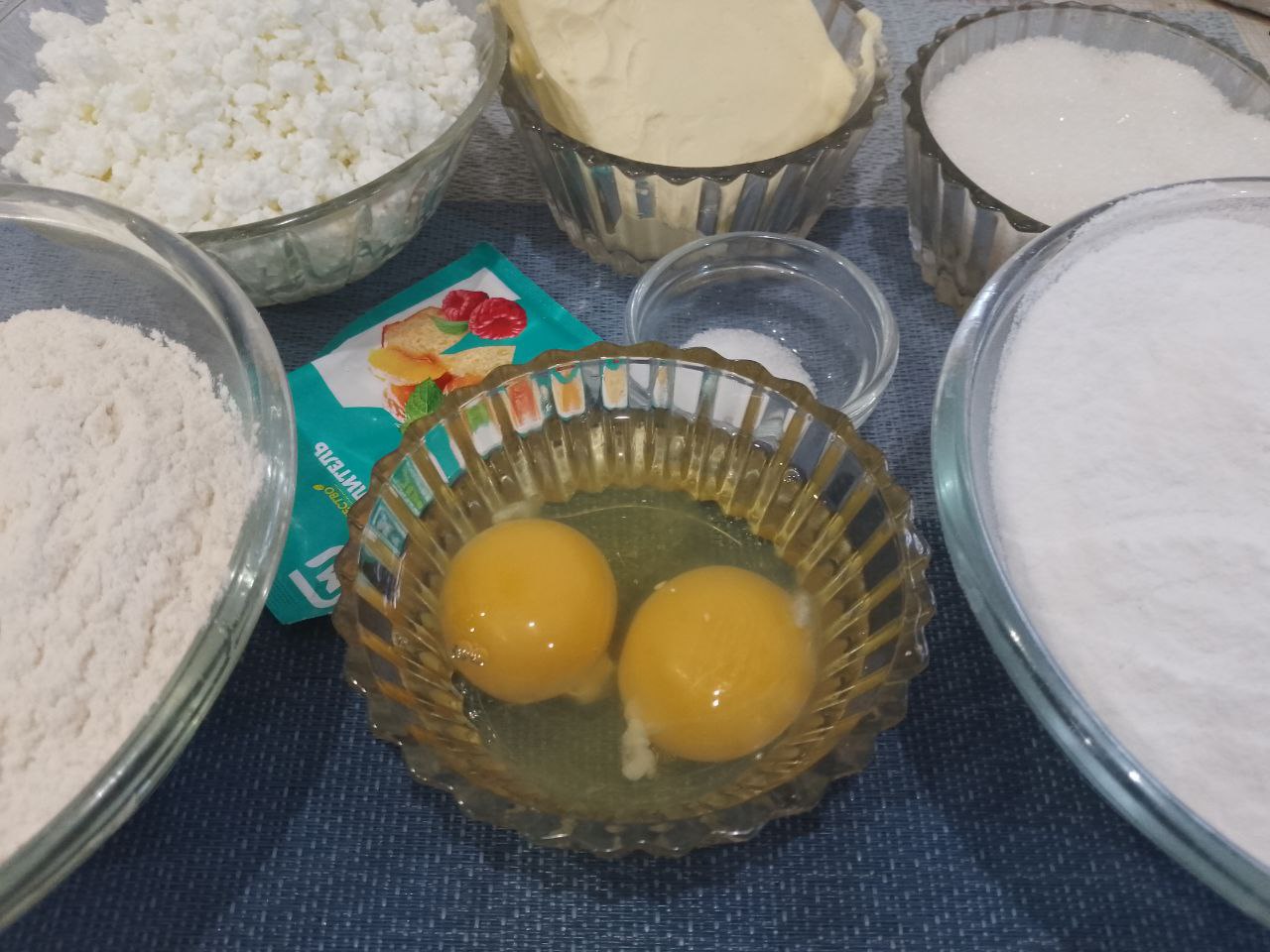 Домашнее печенье из творога и рисовой муки, с начинкой из вареного сгущенного молока