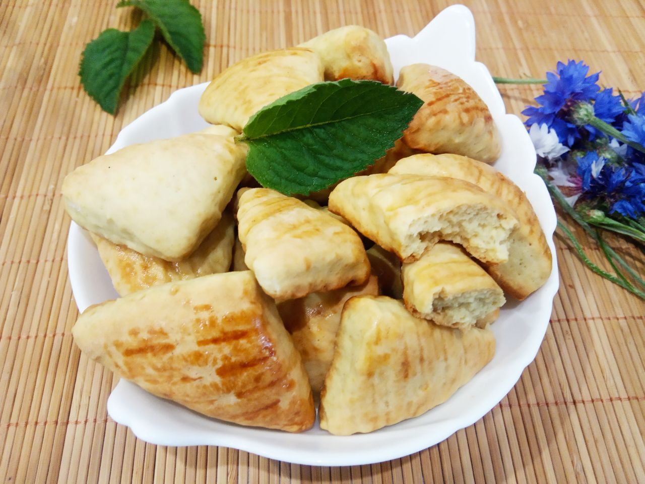 Простой рецепт коржиков со сливочным вкусом, мягкие и вкусные