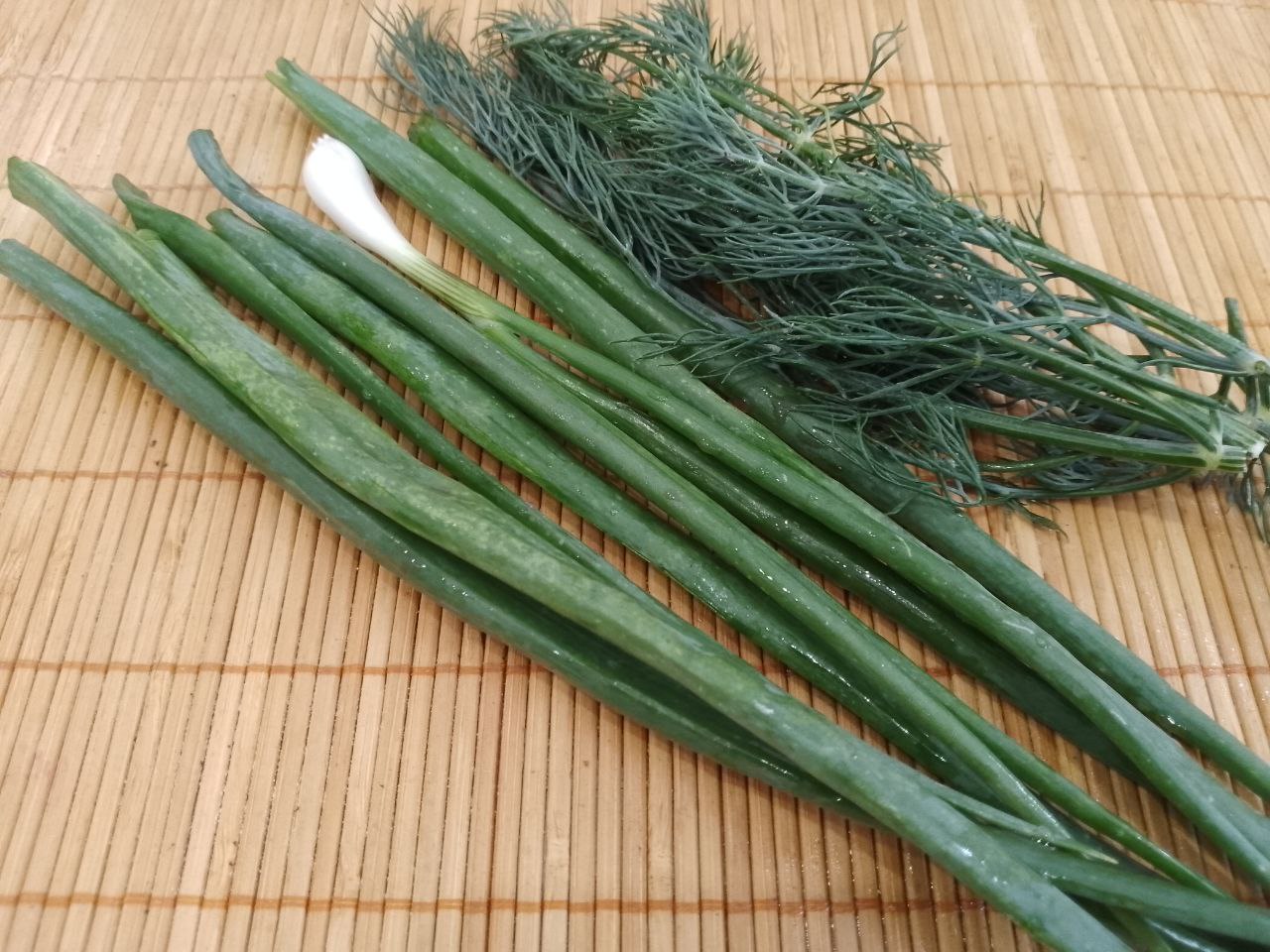Тушеная свёкла с зеленым горошком и овощами