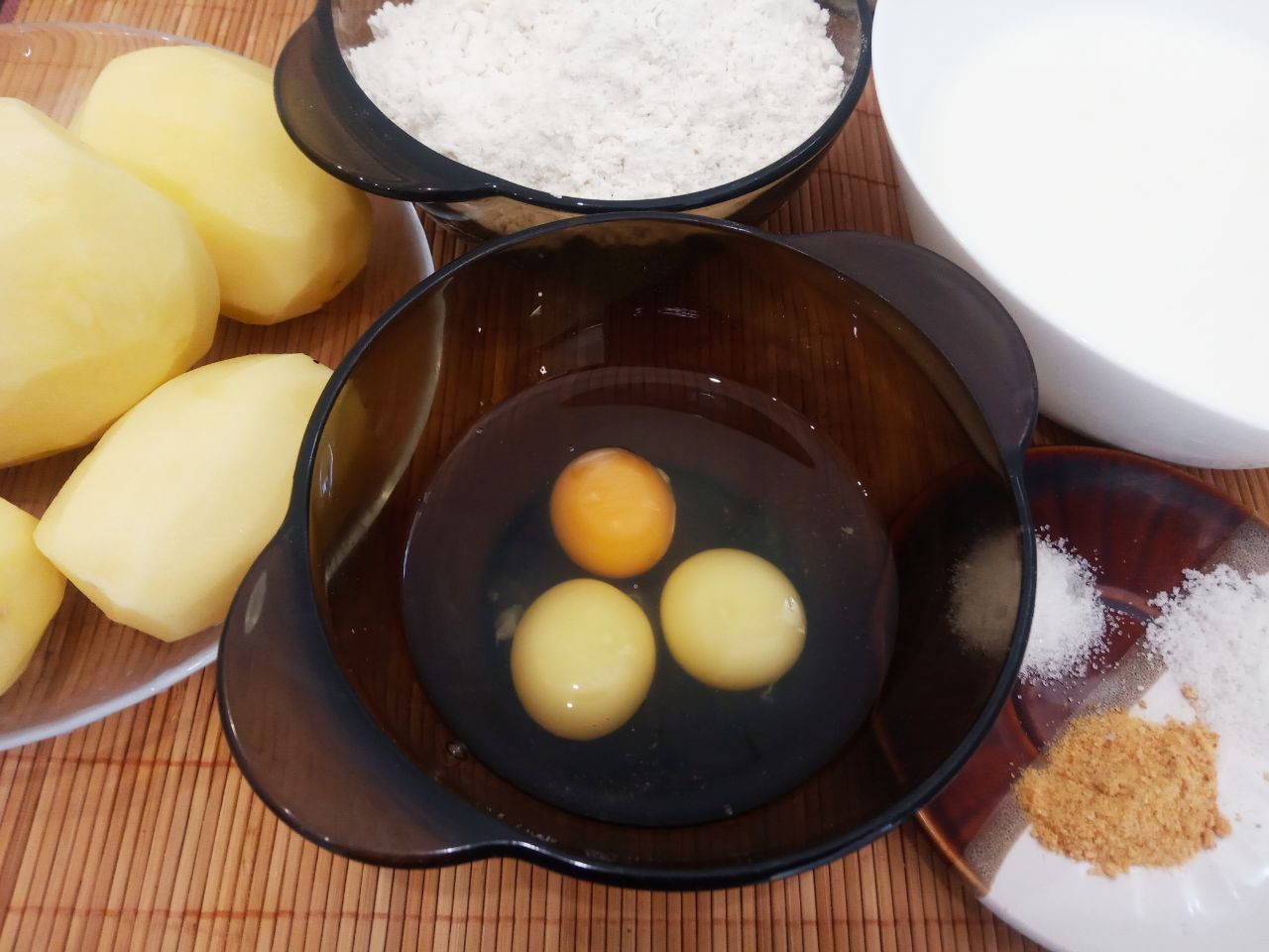 Картофельные блины со сметаной, вкусные и аппетитные
