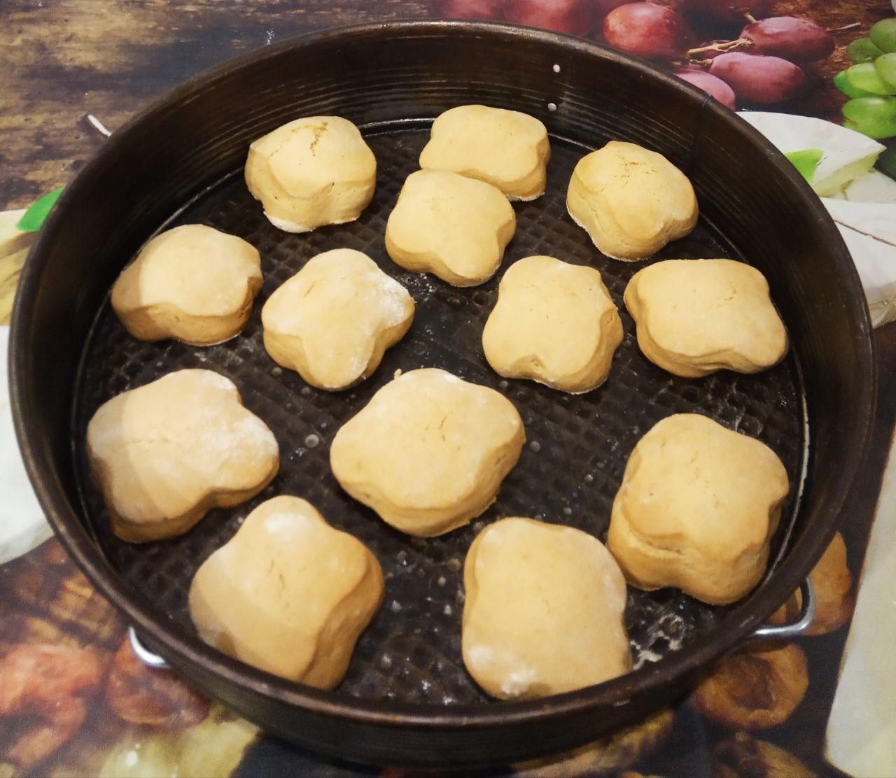 Пряники в молочной глазури, вкусно и аппетитно: Выпекаем пряники до светло-желтого цвета.