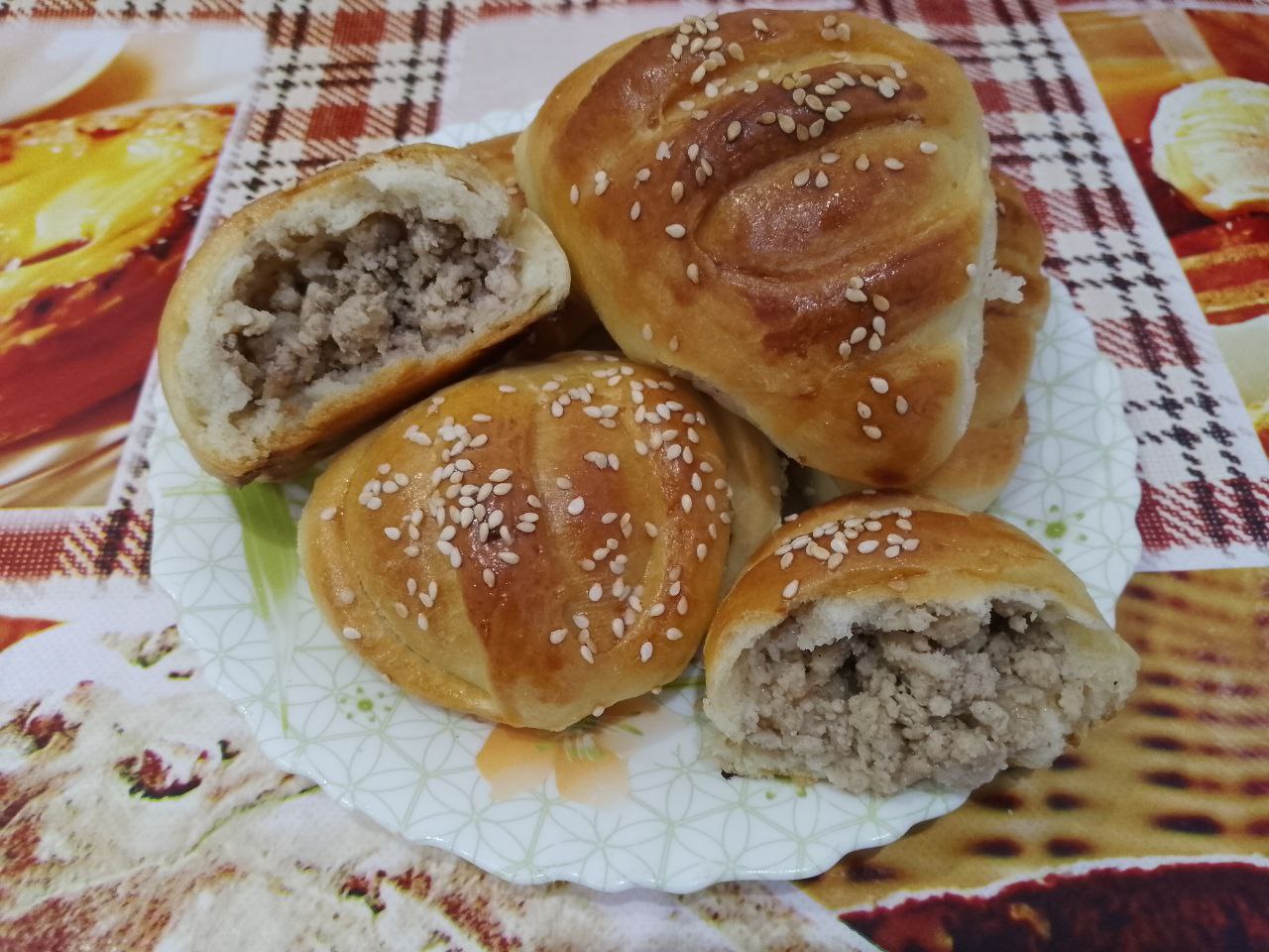 Вкусные и сытные пирожки из дрожжевого теста, с мясной начинкой