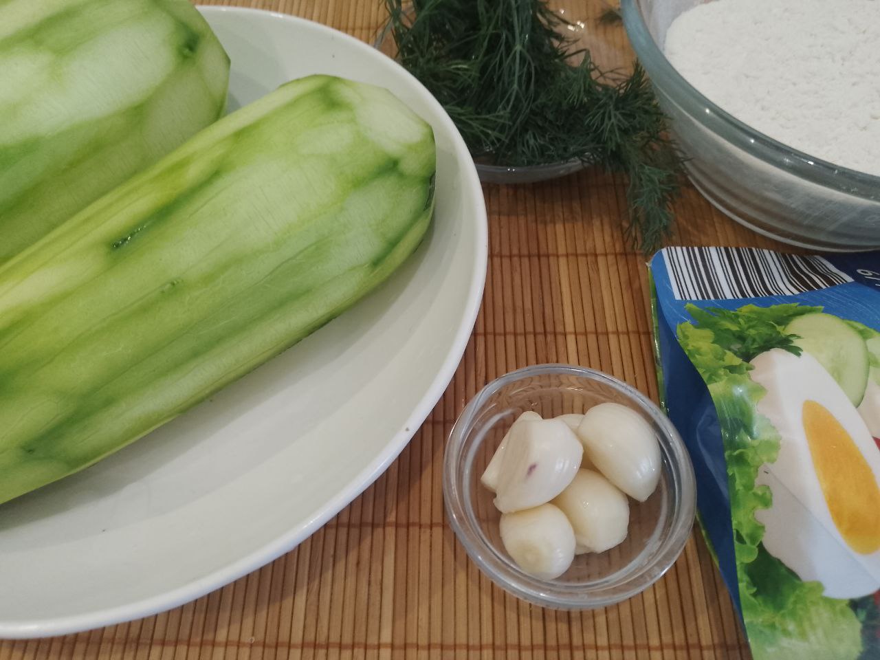 Кабачки жареные с чесноком, майонезом и укропом