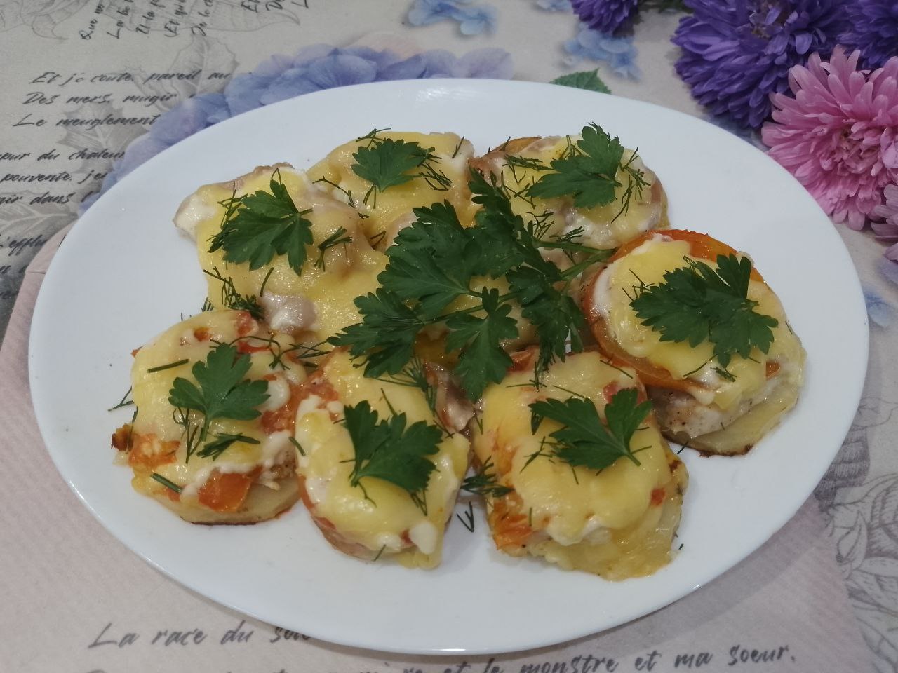 Картофель с мясом, помидорами и сыром запеченный в духовке