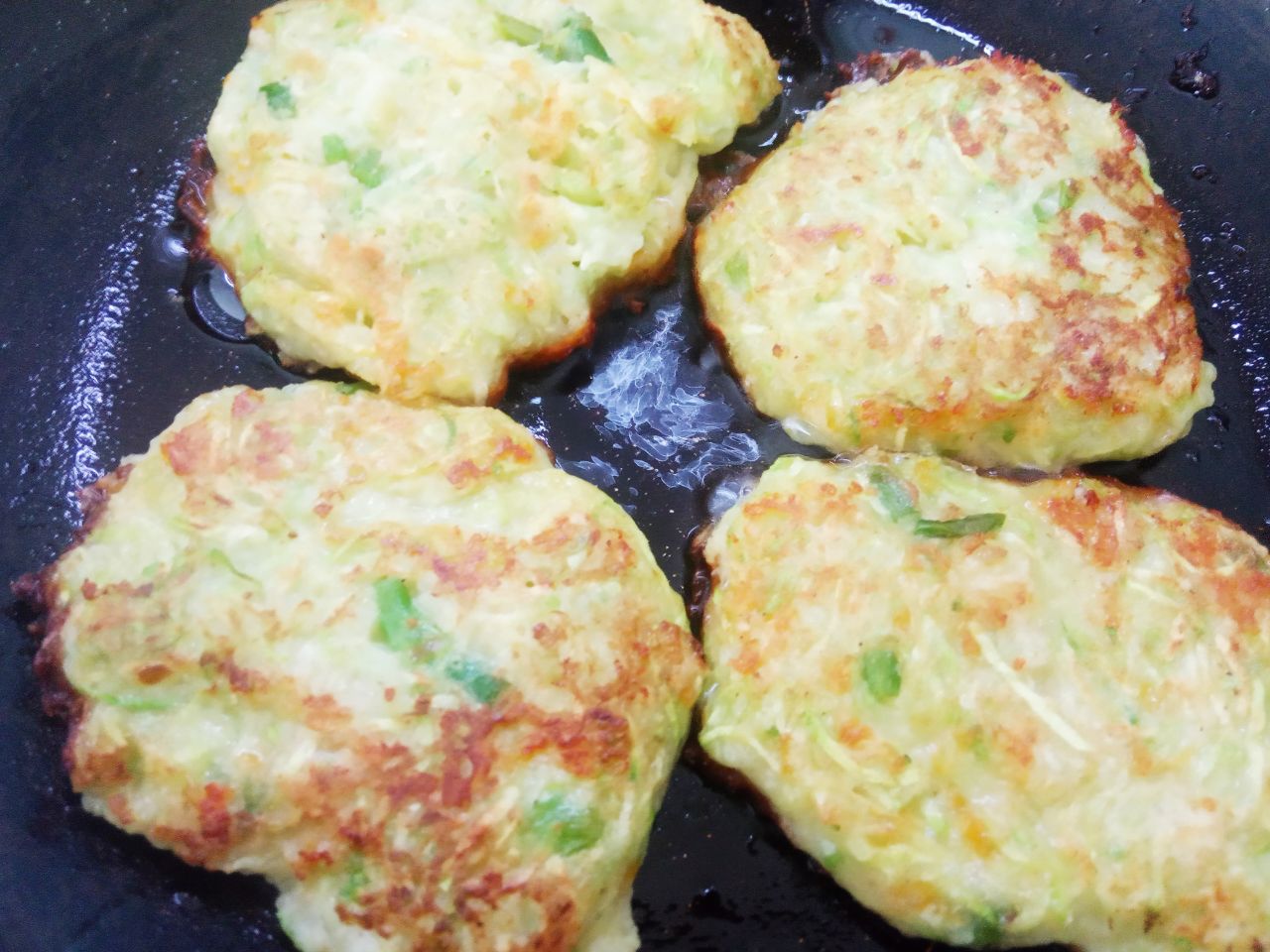 Нежные и аппетитные кабачковые оладьи с сыром