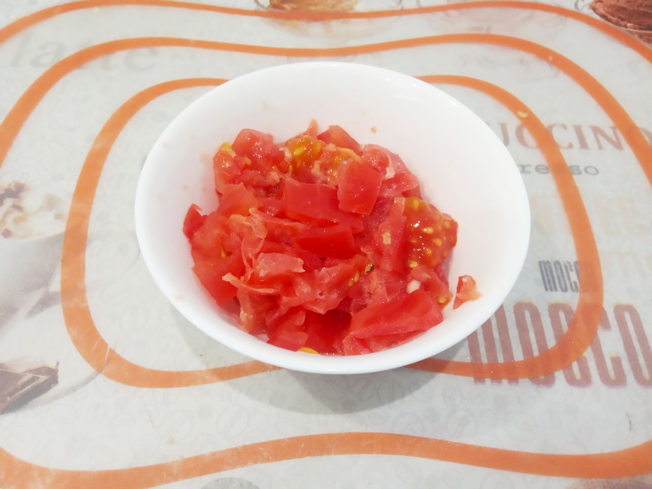 Мясные стожки с сыром и картофельным пюре: Помидоры если небольшие, то используем две штуки, если крупный, то тогда один. Помидоры промываем, удаляем