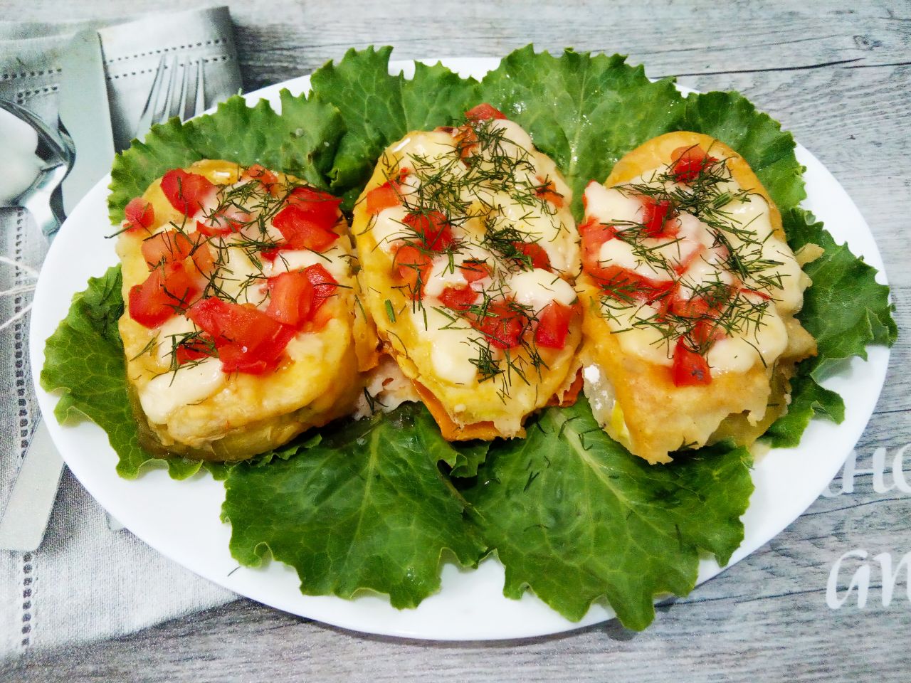 Запеченные кабачки в кляре, с сыром и помидорами