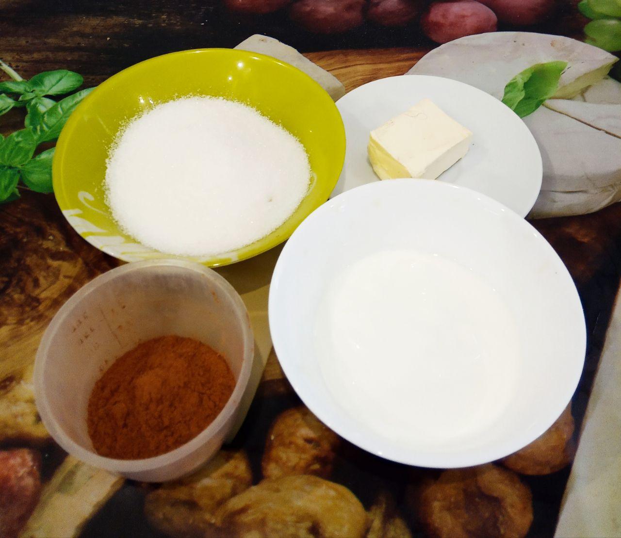 Вкусный шоколадный пирог с начинкой из творожных шариков 
