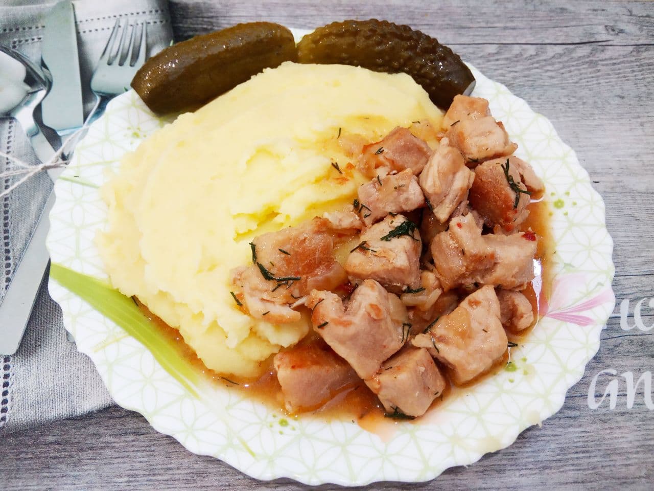 Гуляш из свинины, простой рецепт