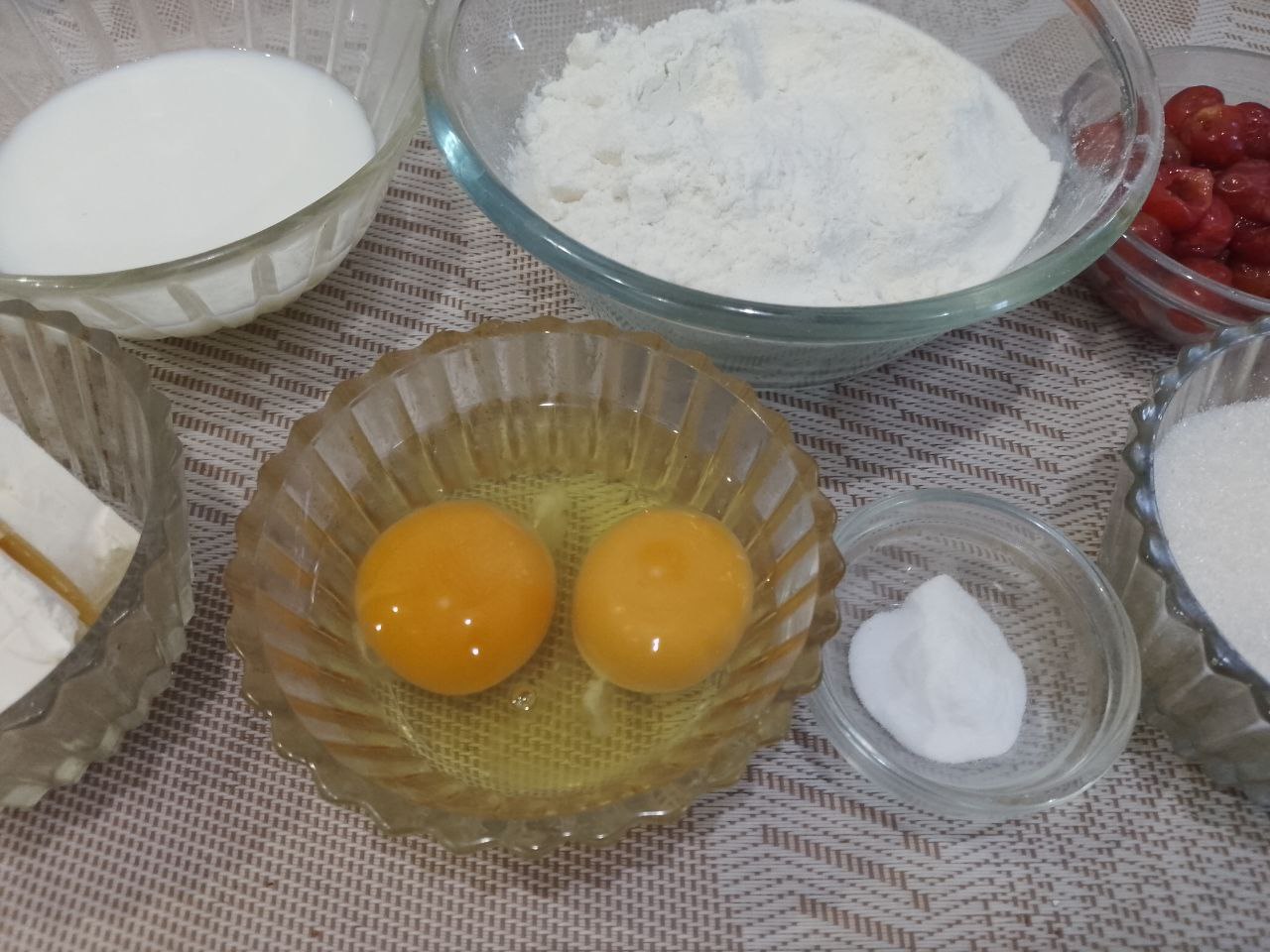 Печенье нежное и воздушное с вишней и кунжутом