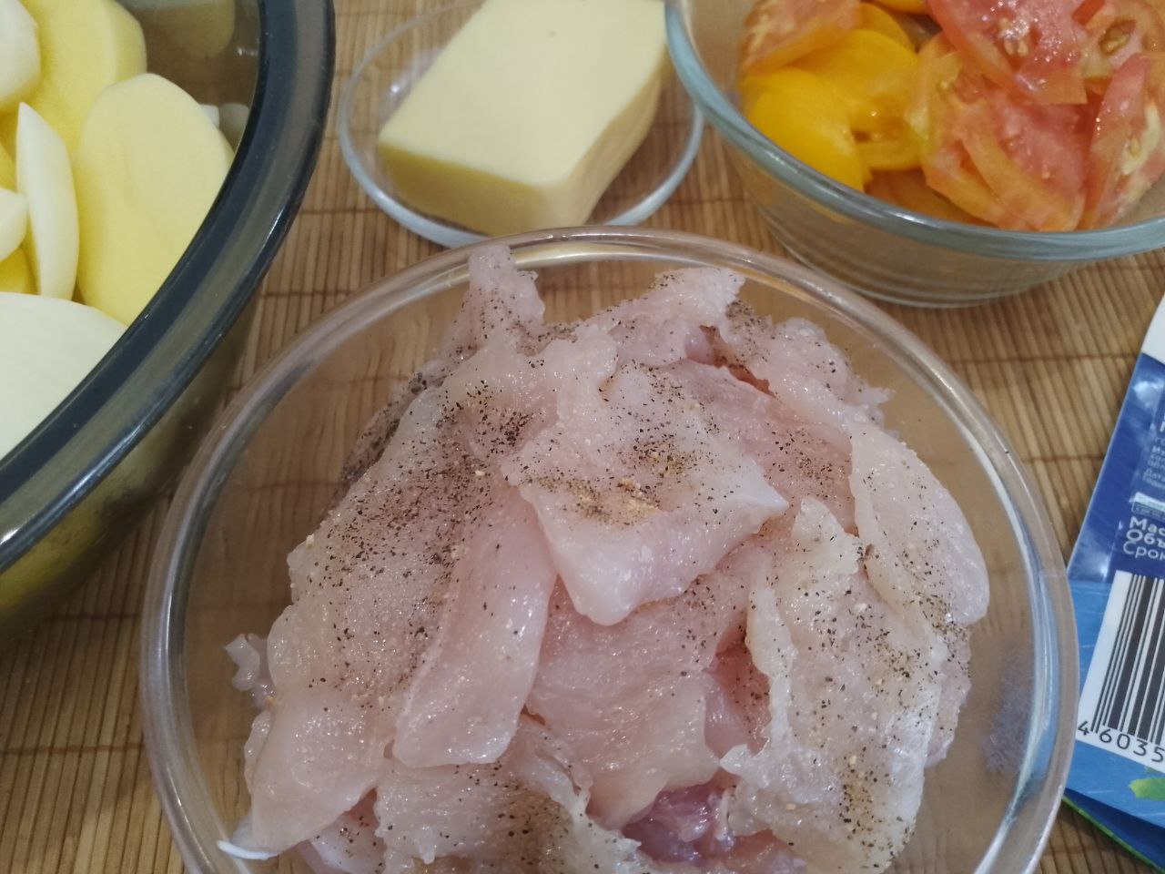 Картофель с мясом, помидорами и сыром запеченный в духовке