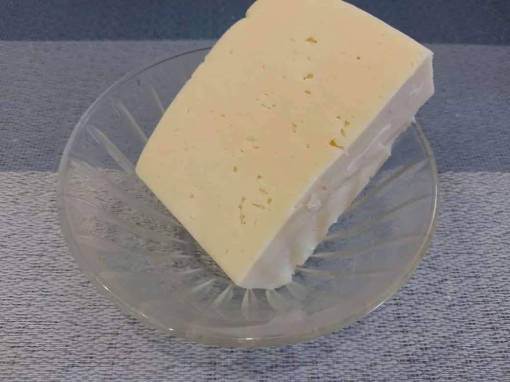 Картофель с начинкой из куриного мяса, шампиньонов и сыра: Твердый сыр натираем на средней терке.