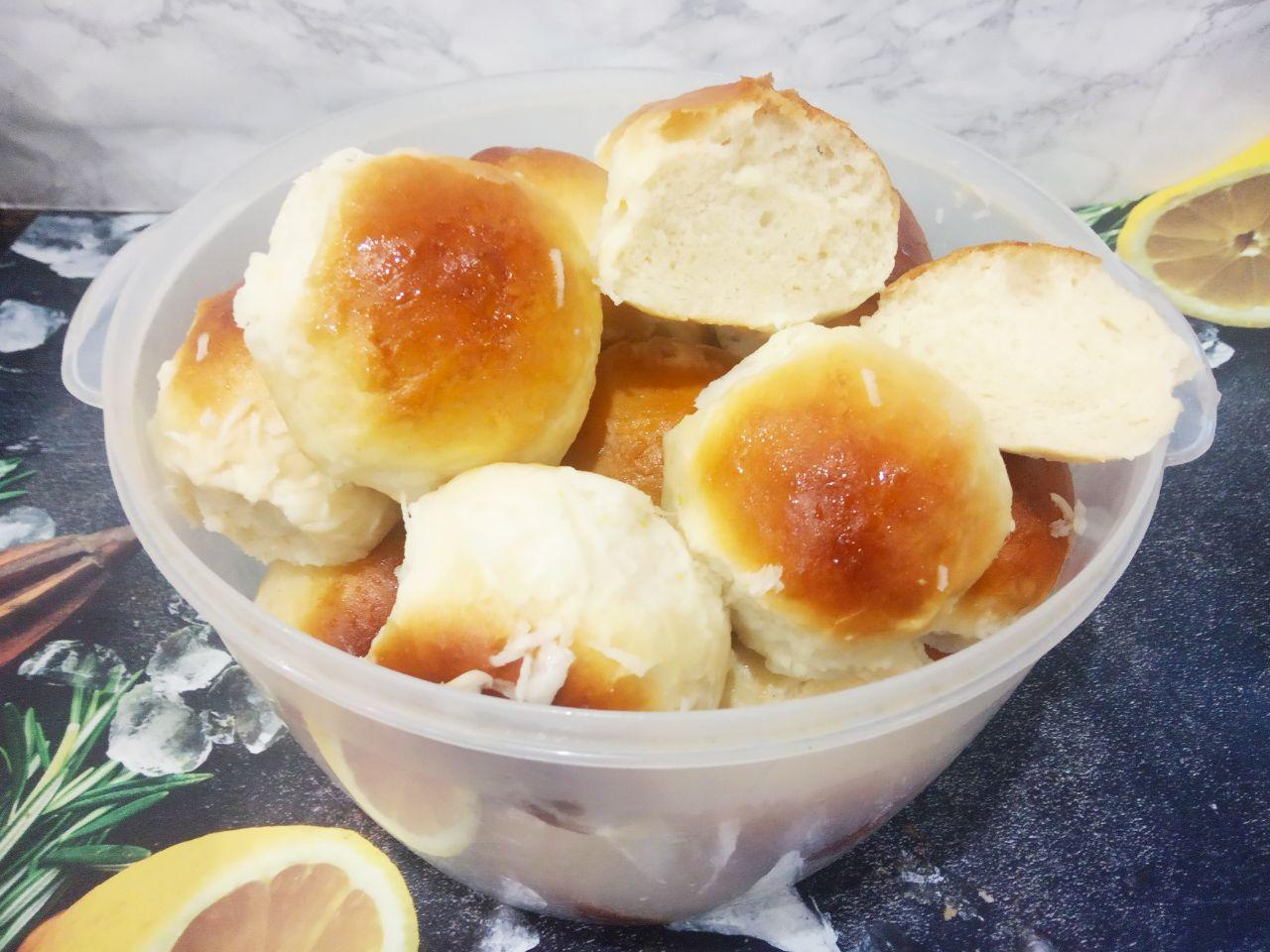 Сосиски в тесте и пампушки в чесночной заливке, вкусно и просто