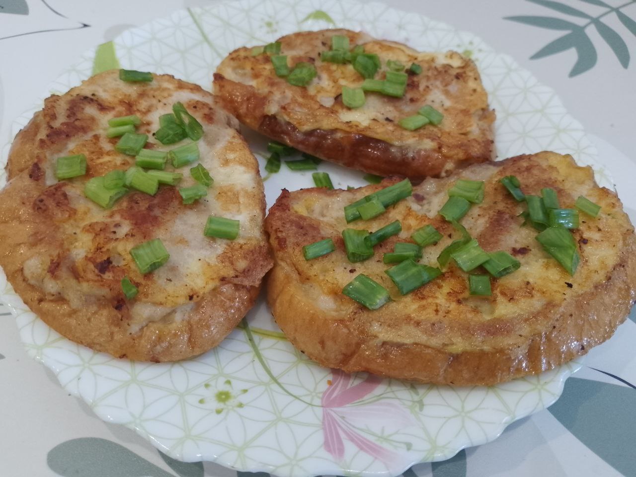 Бутерброды с сыром и фаршем, в кляре, на сковороде