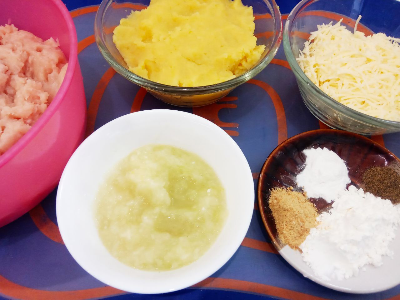 Котлеты из куриного филе, картофеля и сыра, сочные и нежные