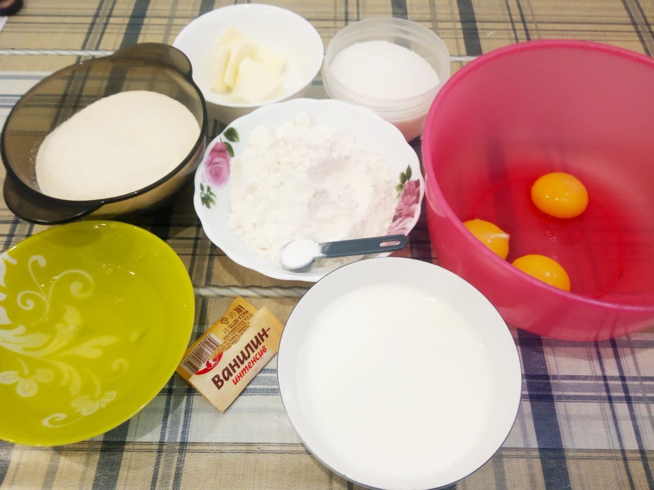 Манный пирог на молоке, просто и вкусно