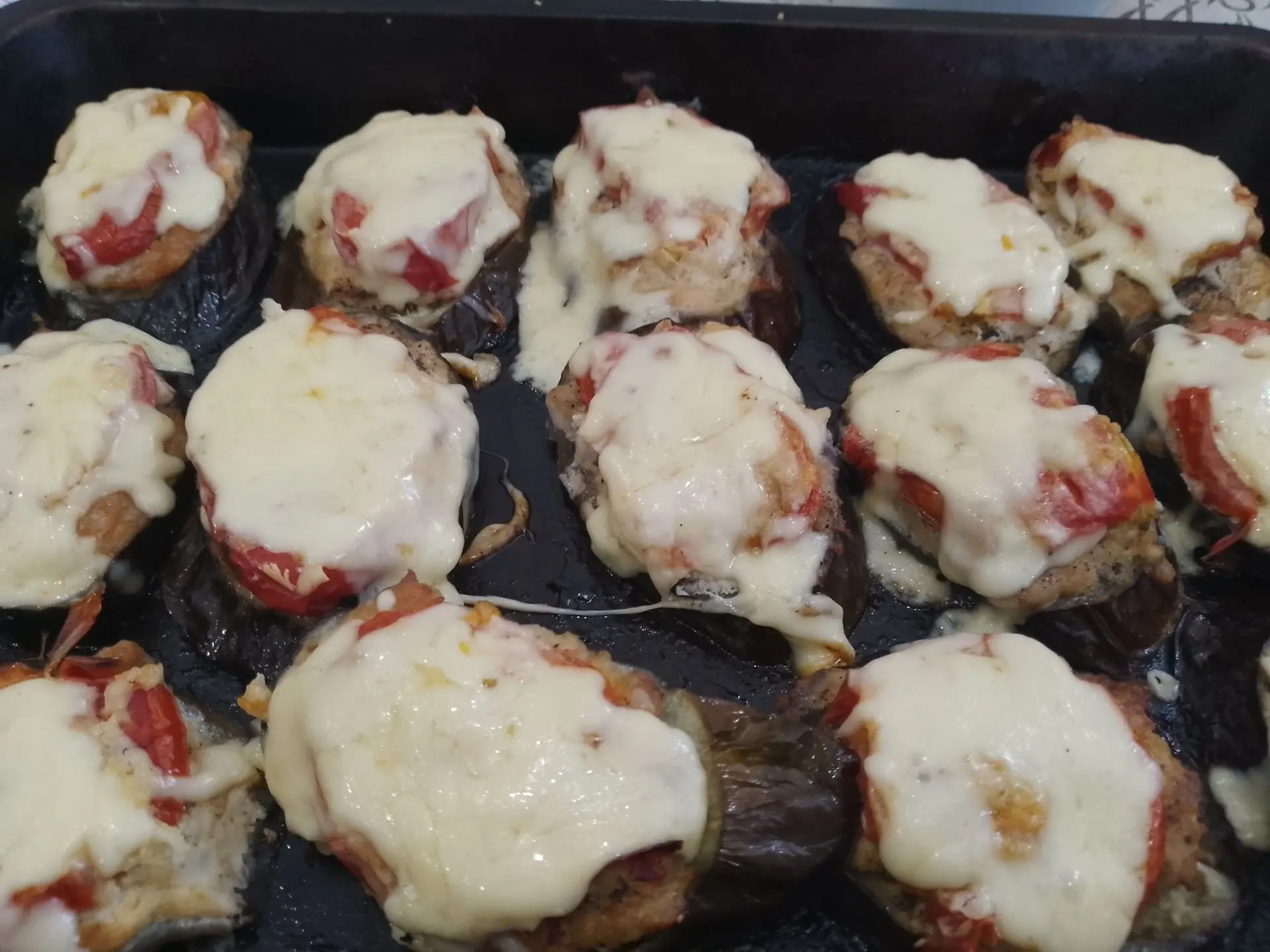Баклажаны запеченные в духовке с фаршем, сыром и помидорами: возвращаем в духовку