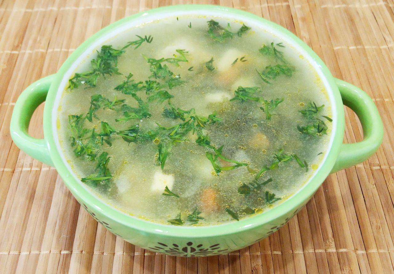 Зеленый борщ из щавеля, вкусный и аппетитный