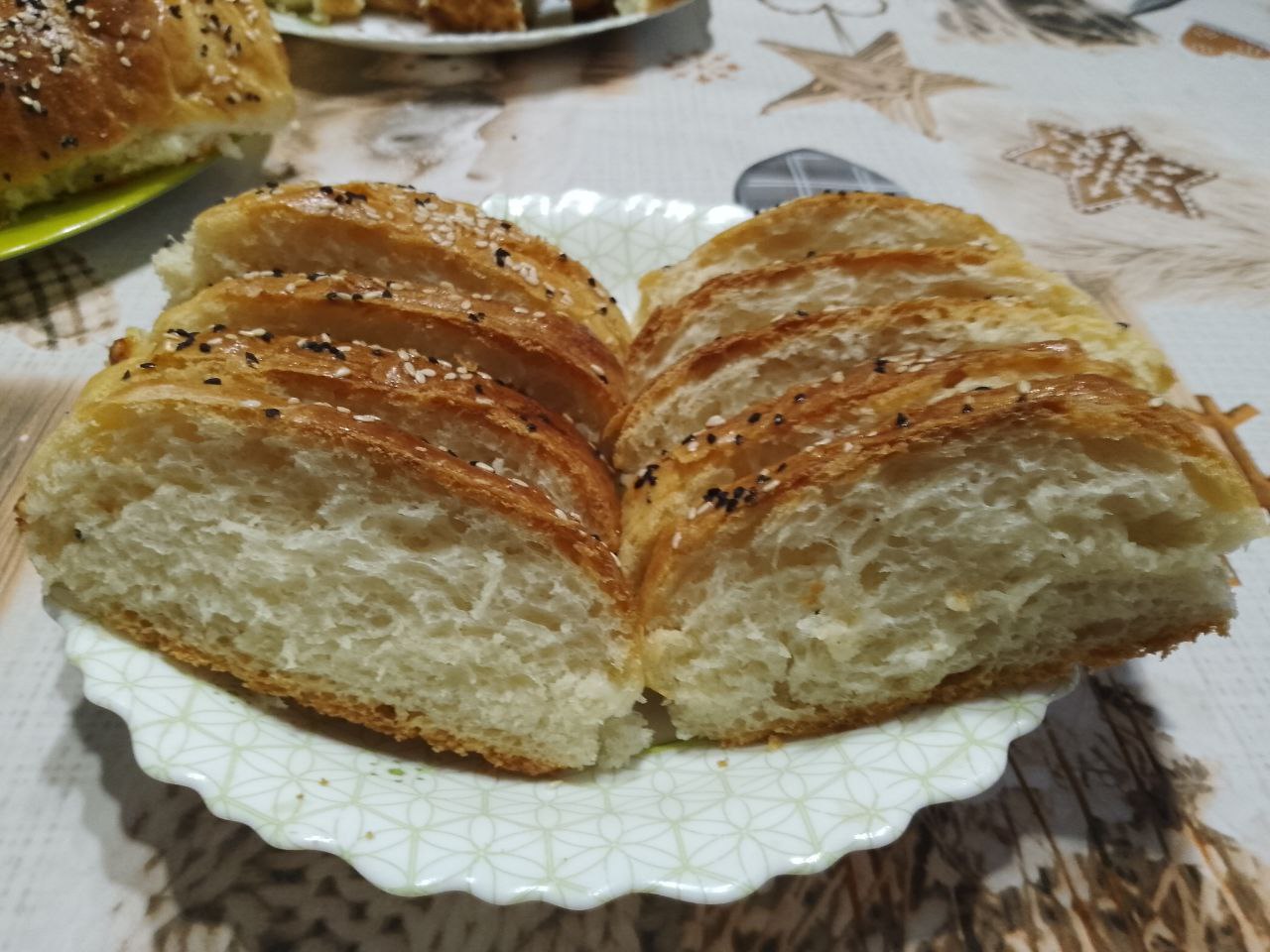 Домашний батон с кунжутом для бутербродов