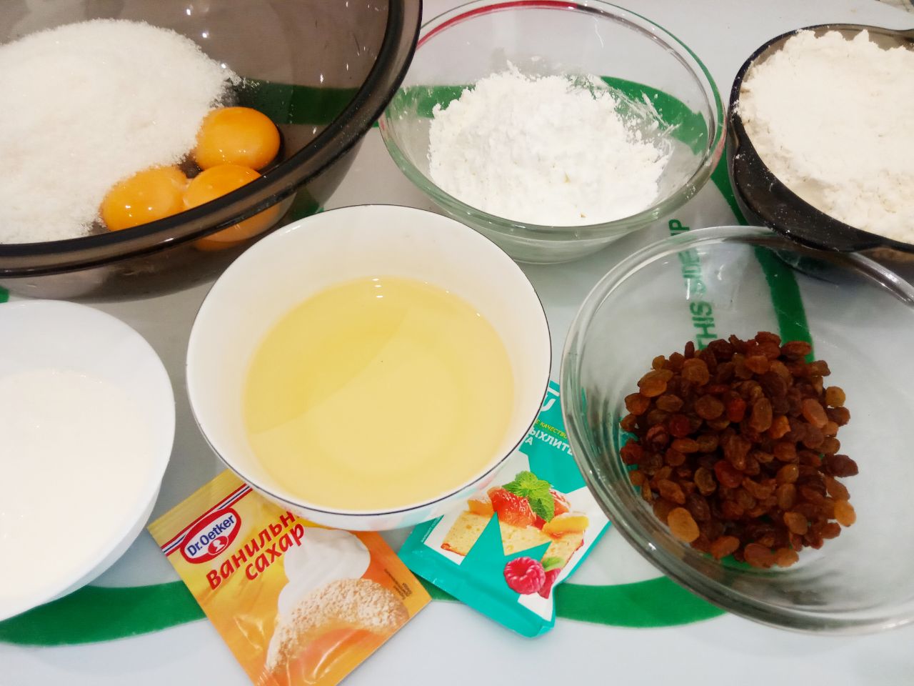Домашнее печенье с изюмом и крахмалом, рассыпчатое и нежное
