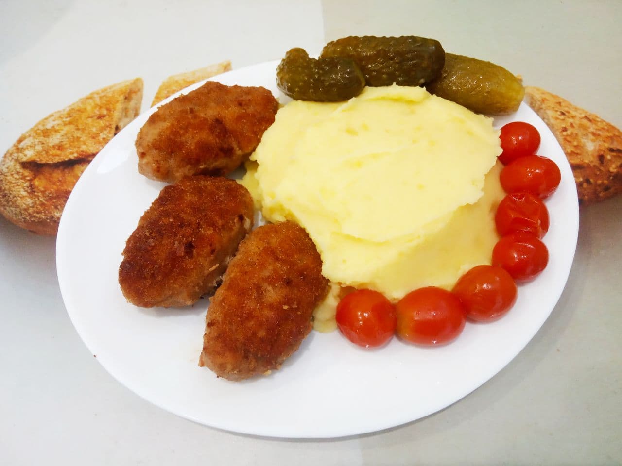 Простой рецепт сочных и нежных мясных котлет