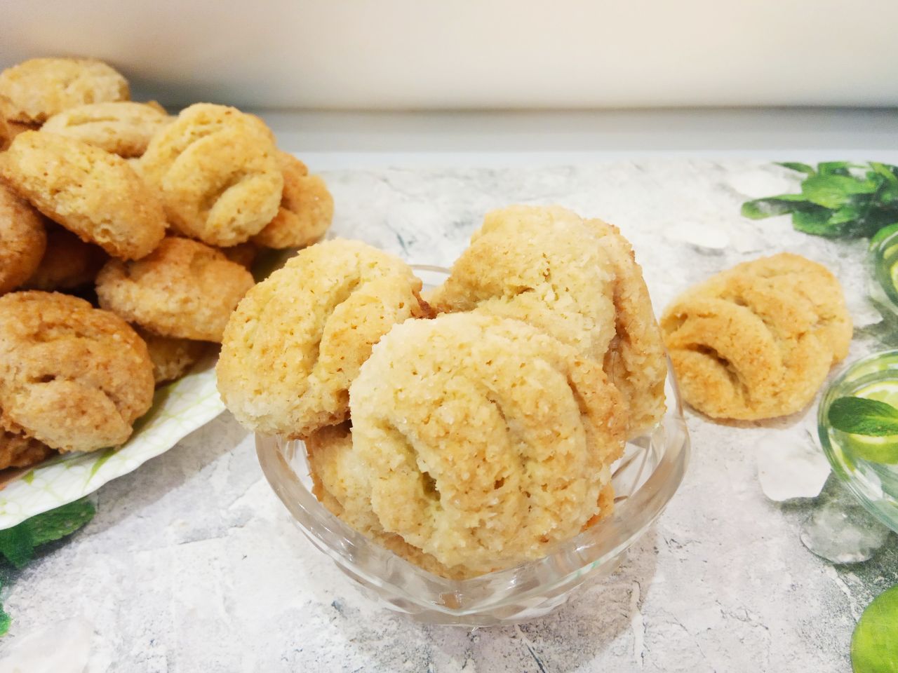 Домашнее печенье в сахаре и кокосовой стружке, к чаю