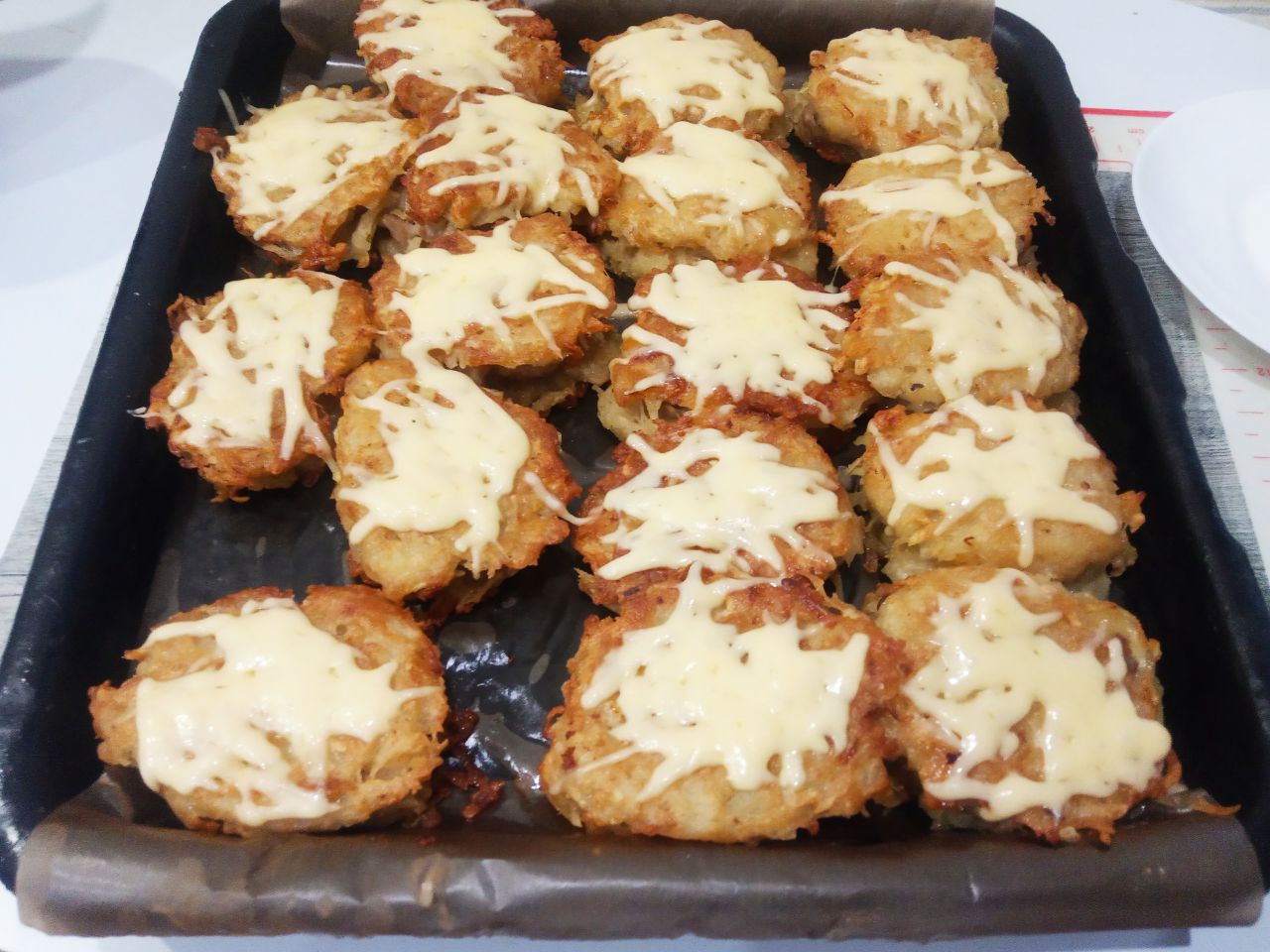 Картофельные колдуны с фаршем и сыром, вкусно и сытно: Ставим обратно в духовку, чтобы расплавился сыр.