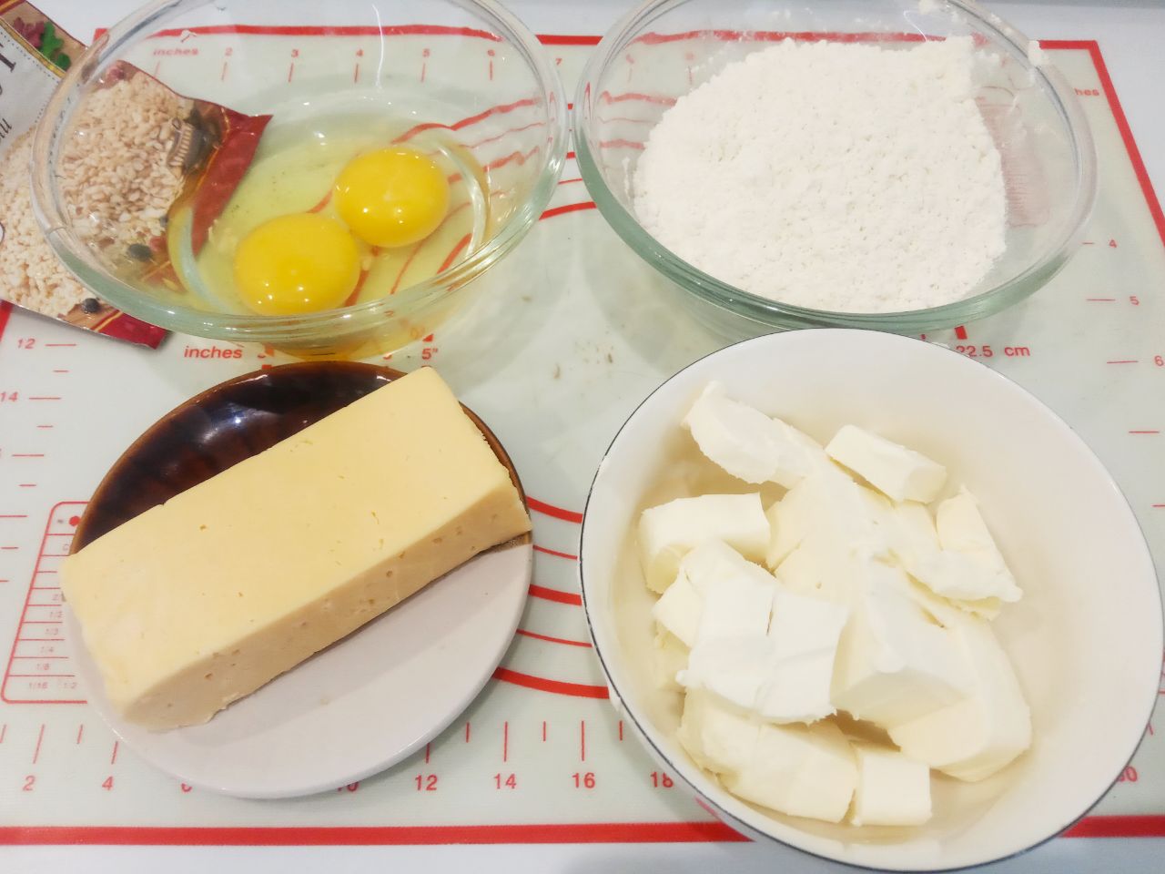 Соленое печенье с сыром, хрустящее и аппетитное