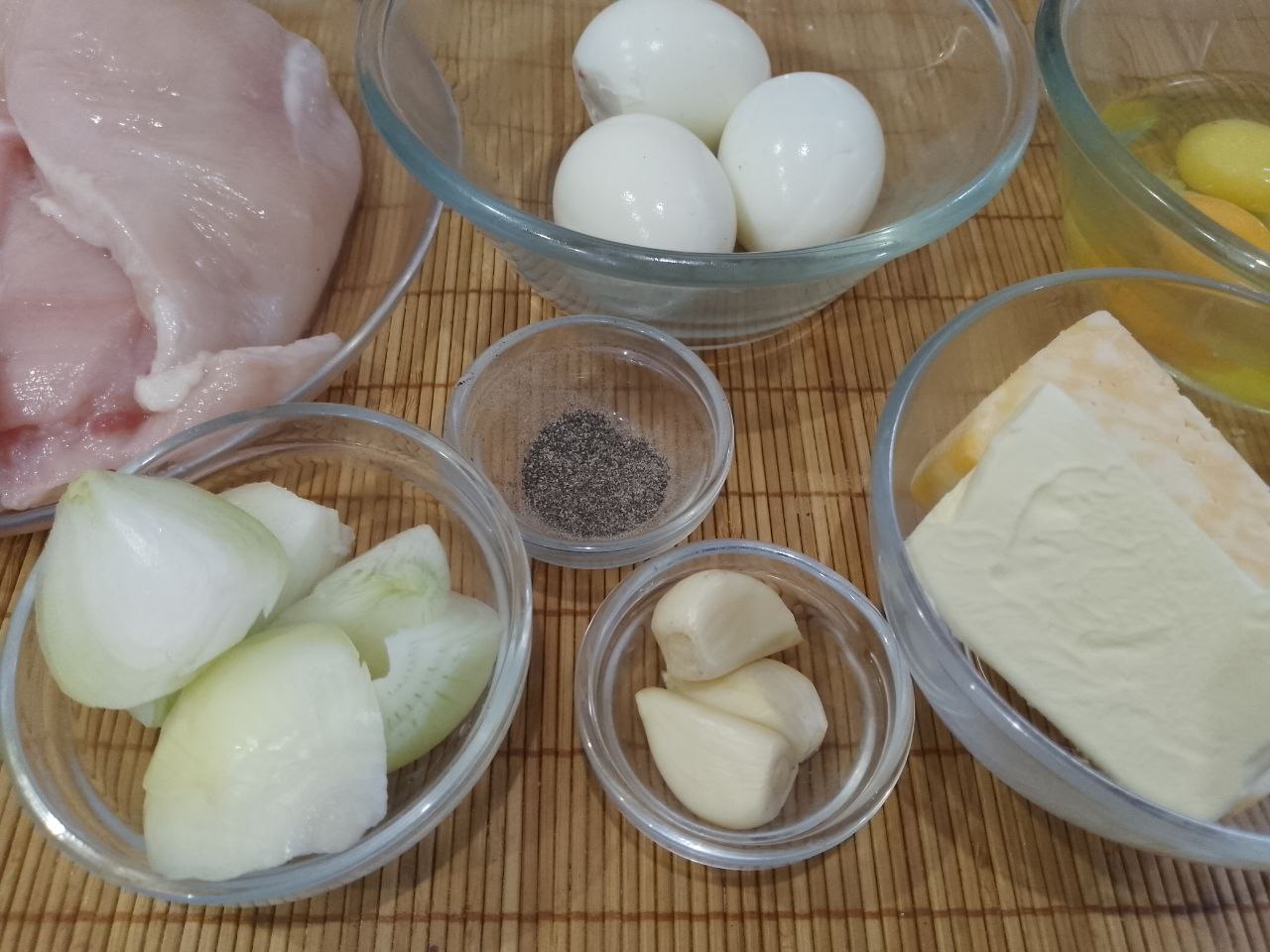 Котлеты с начинкой из яиц и сыра, в кляре, вкусные и сытные