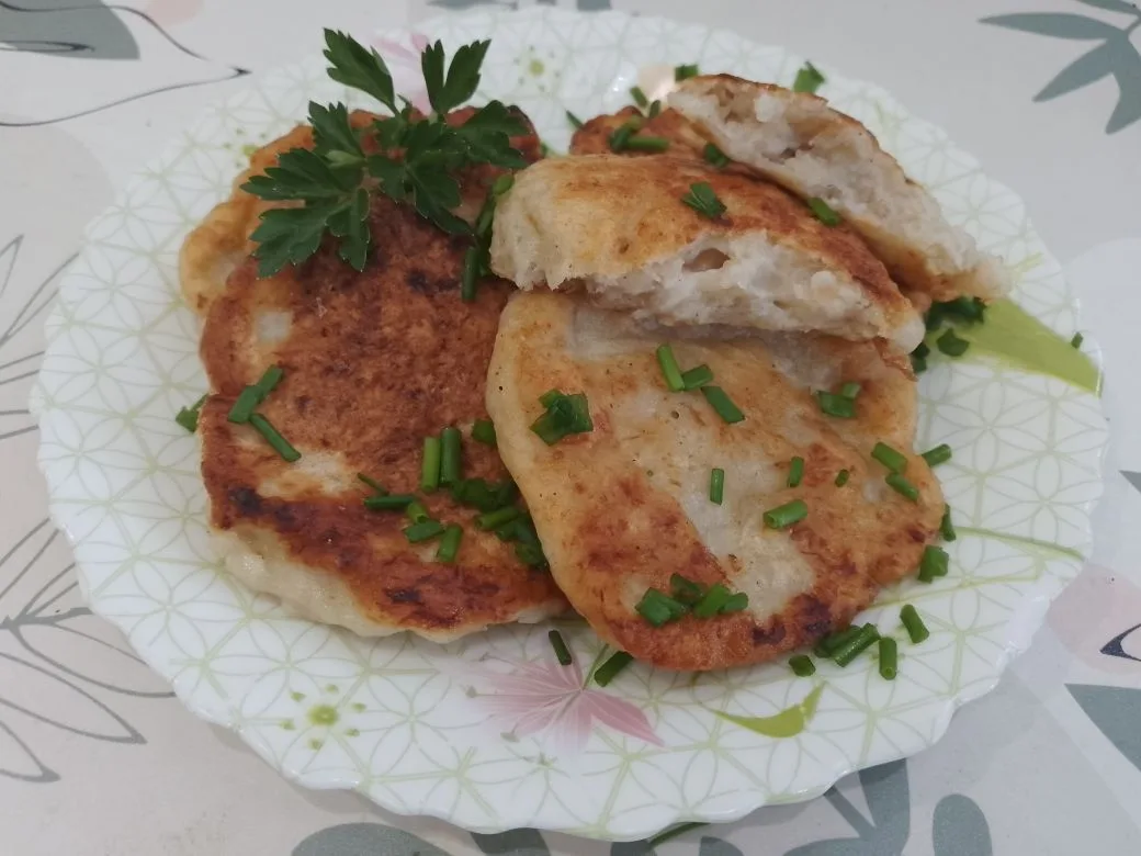 Оладьи с куриным филе,жареные на сковороде